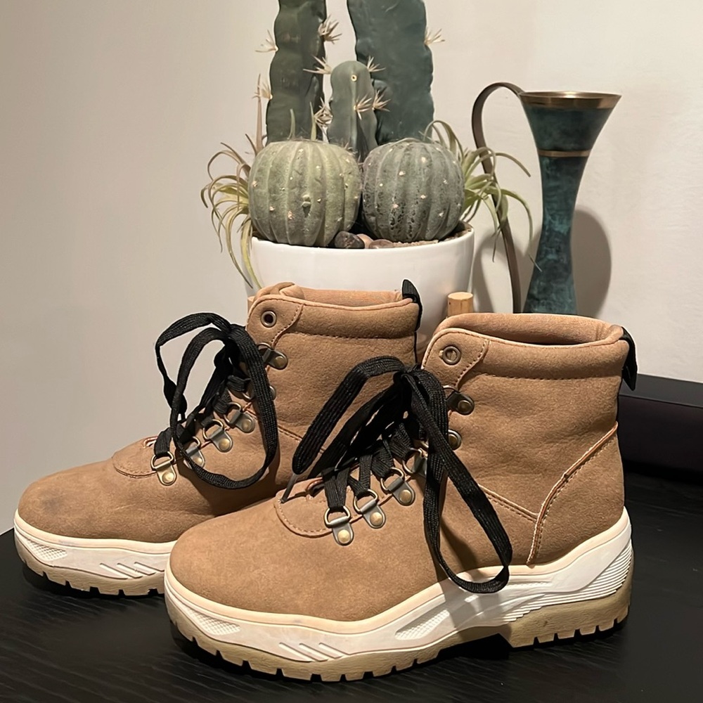 SPORTY BOOTS!